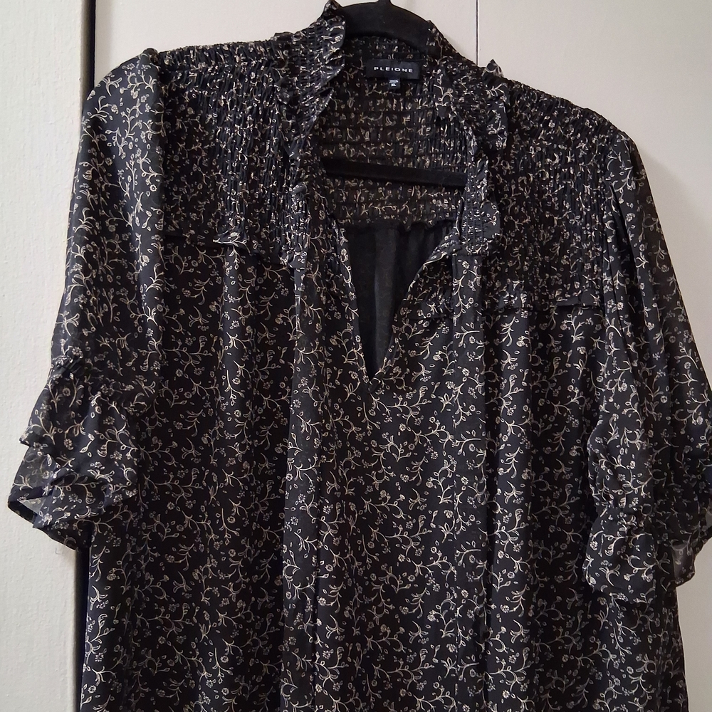 Black Floral Ladies Peasant Top  XL
